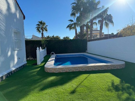 Foto 2 de Chalet en venta en Los Narejos de 3 habitaciones con piscina y jardín