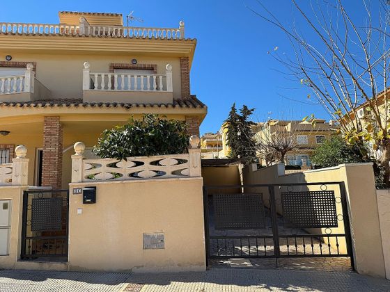 Foto 2 de Casa adossada en venda a Los Urrutias de 3 habitacions amb terrassa i aire acondicionat