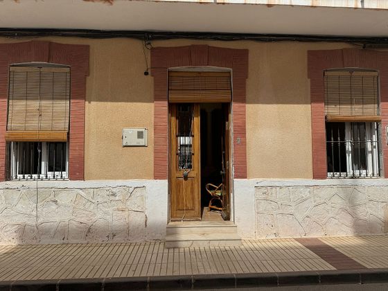 Foto 1 de Piso en venta en Centro - Alcazares, Los de 6 habitaciones con terraza y jardín