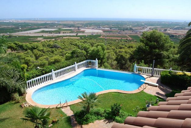 Foto 1 de Xalet en venda a Centro - El Castillo de 5 habitacions amb terrassa i piscina