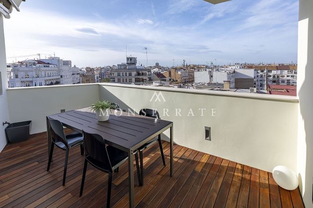 Foto 1 de Àtic en venda a Russafa de 2 habitacions amb terrassa i balcó