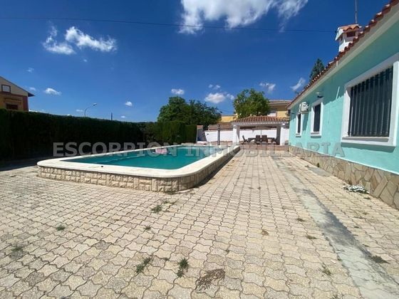 Foto 2 de Chalet en venta en Rascanya de 3 habitaciones con terraza y piscina