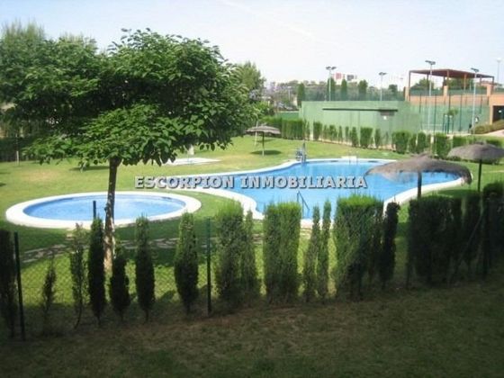 Foto 2 de Piso en venta en Casas Verdes de 3 habitaciones con terraza y piscina
