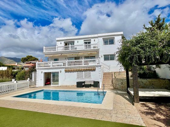 Foto 2 de Xalet en venda a Torreblanca del Sol de 6 habitacions amb terrassa i piscina