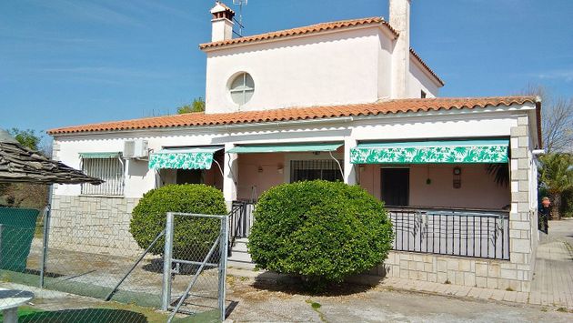 Foto 1 de Xalet en venda a Malpartida de Cáceres de 4 habitacions amb terrassa i piscina