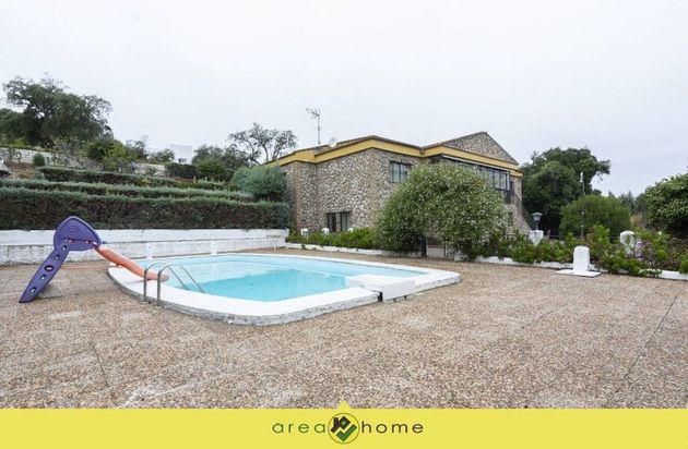 Foto 2 de Venta de casa en Sierra de Fuentes de 6 habitaciones con piscina y garaje
