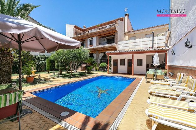 Foto 1 de Casa en venda a calle Indalecio Prieto de 5 habitacions amb terrassa i piscina