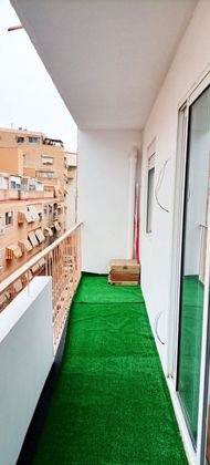 Foto 2 de Piso en venta en Garbinet de 2 habitaciones con terraza y balcón