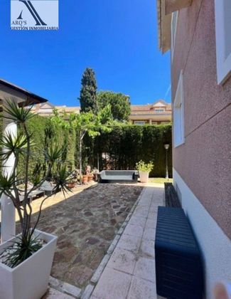 Foto 2 de Chalet en venta en Vistahermosa de 5 habitaciones con terraza y piscina