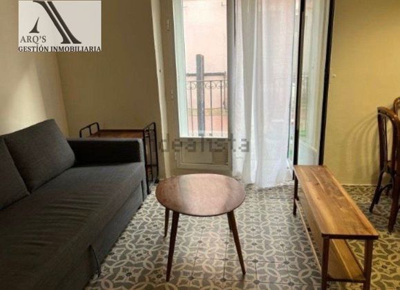 Foto 2 de Pis en lloguer a Casco Antiguo - Santa Cruz de 2 habitacions amb terrassa i mobles