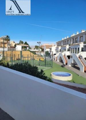 Foto 1 de Casa en lloguer a Alicante Golf de 4 habitacions amb terrassa i piscina