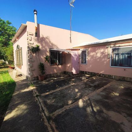 Foto 1 de Casa rural en venda a Huévar del Aljarafe de 5 habitacions amb jardí i aire acondicionat