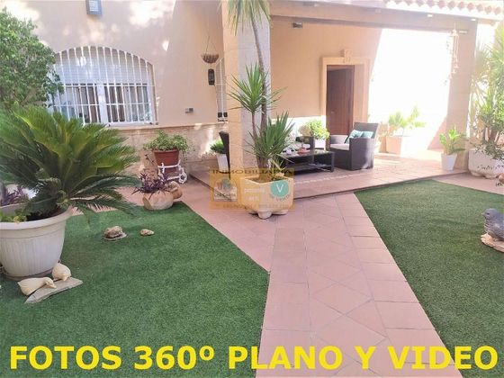 Foto 1 de Casa en venda a Torreblanca de 4 habitacions amb jardí i aire acondicionat