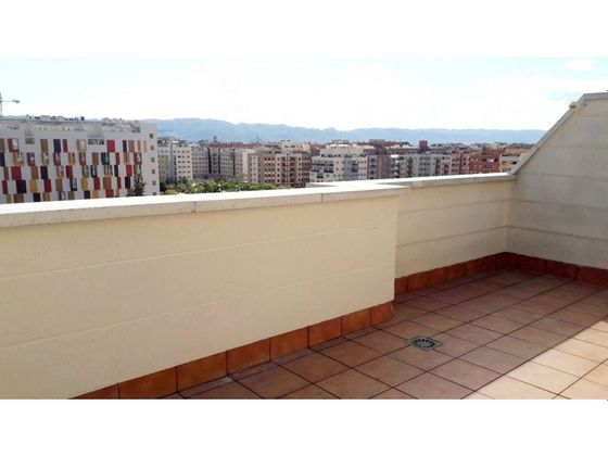 Foto 2 de Alquiler de ático en Juan Carlos I de 2 habitaciones con terraza y piscina