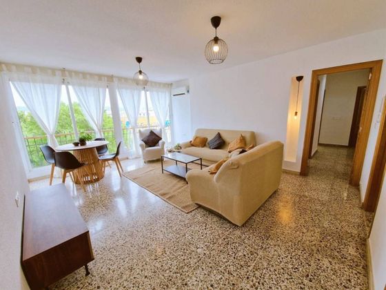 Foto 1 de Alquiler de piso en Juan Carlos I de 4 habitaciones con jardín y muebles