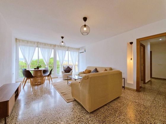 Foto 2 de Alquiler de piso en Juan Carlos I de 4 habitaciones con jardín y muebles