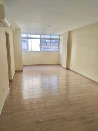 Foto 1 de Piso en alquiler en La Malagueta - La Caleta de 3 habitaciones con aire acondicionado y ascensor