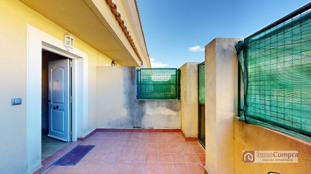 Foto 2 de Casa en venda a avenida Juan Carlos I de 3 habitacions amb terrassa i jardí