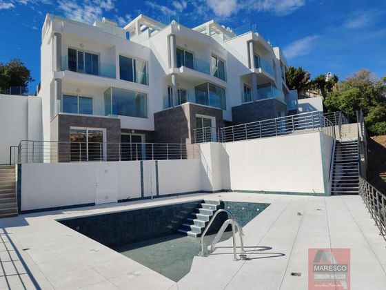 Foto 2 de Casa en venda a calle Pinzón de 3 habitacions amb terrassa i piscina