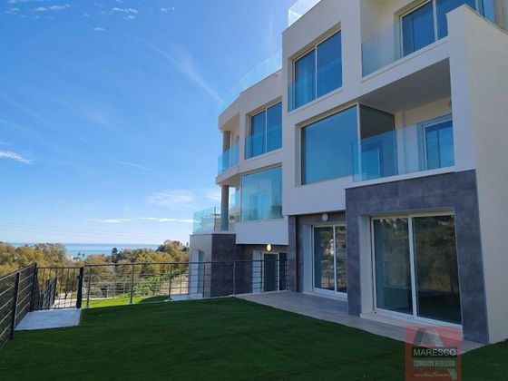 Foto 1 de Casa adossada en venda a calle Pinzón de 3 habitacions amb terrassa i piscina