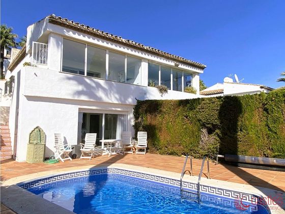 Foto 1 de Casa adossada en venda a La Duquesa de 3 habitacions amb terrassa i piscina