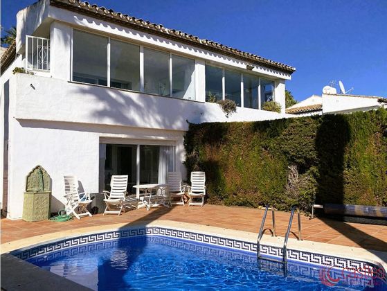 Foto 2 de Casa adossada en venda a La Duquesa de 3 habitacions amb terrassa i piscina