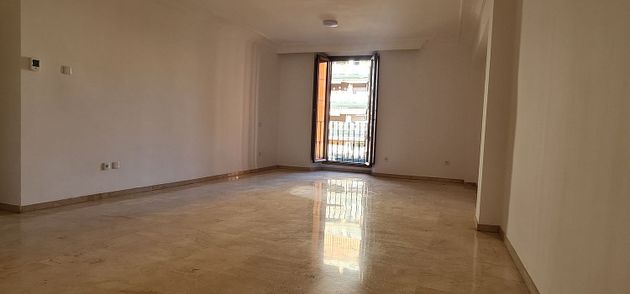 Foto 2 de Piso en venta en avenida José Laguillo de 4 habitaciones con balcón y ascensor
