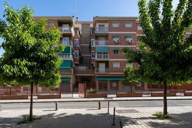 Foto 1 de Pis en venda a calle Monachil de 3 habitacions amb terrassa i garatge