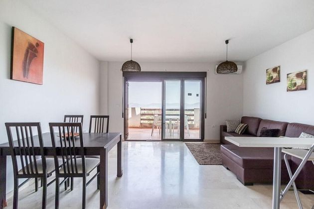 Foto 2 de Pis en venda a calle Castillejo de 2 habitacions amb terrassa i piscina
