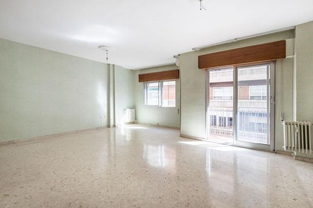 Foto 2 de Pis en venda a calle Ancha de Gracia de 4 habitacions amb balcó i calefacció