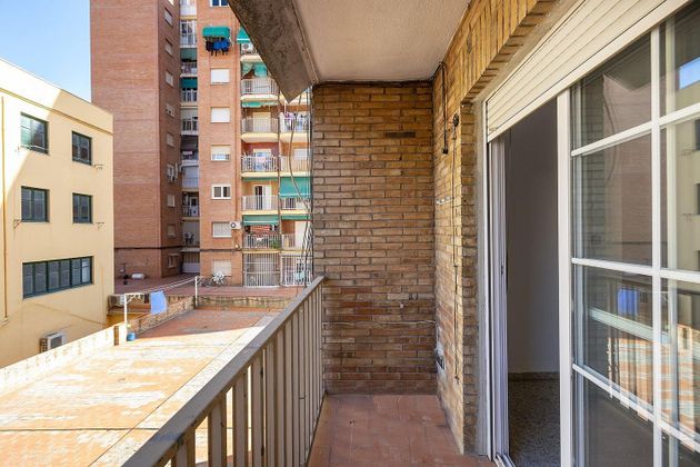 Foto 2 de Pis en venda a calle Placeta de la Atalaya de 3 habitacions amb terrassa i balcó