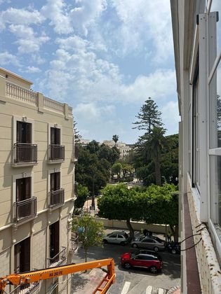 Foto 1 de Pis en venda a Melilla de 4 habitacions amb terrassa i ascensor