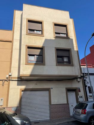 Foto 1 de Casa adossada en venda a calle Lacasa Coroneles de 3 habitacions amb terrassa i aire acondicionat