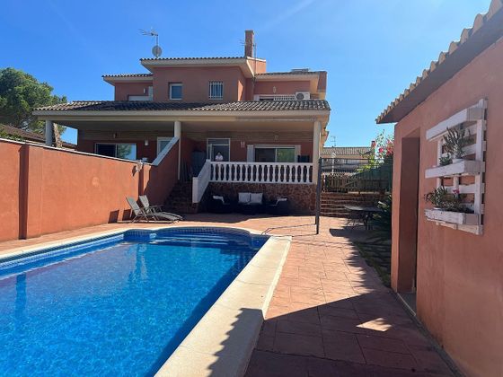 Foto 2 de Venta de casa en Monserrat de 4 habitaciones con terraza y piscina
