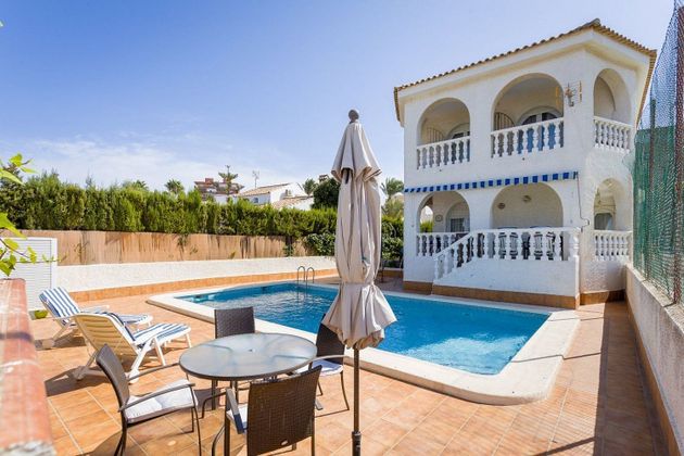 Foto 1 de Casa en venta en Alumbres - Escombreras de 4 habitaciones con terraza y piscina