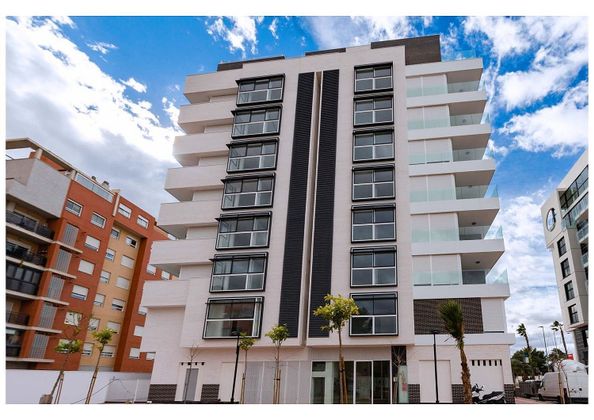 Foto 2 de Alquiler de local en avenida Juan Carlos I de 502 m²