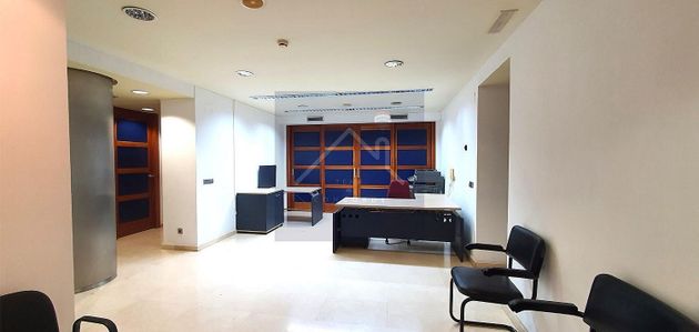 Foto 1 de Oficina en venda a calle Profesor Ludovico Correa de 333 m²