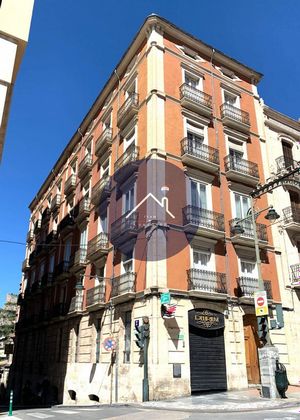 Foto 2 de Venta de piso en avenida País Valencià de 5 habitaciones con garaje y balcón