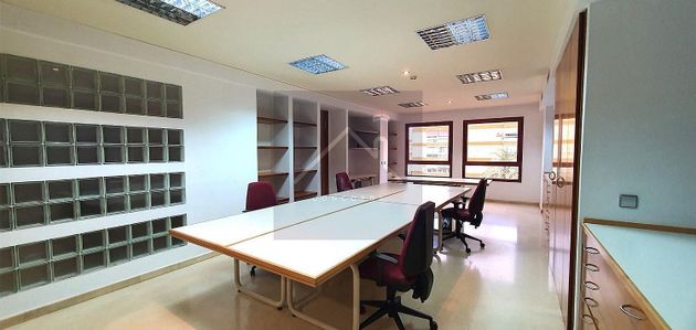 Foto 2 de Oficina en venda a calle Profesor Ludovico Correa de 333 m²