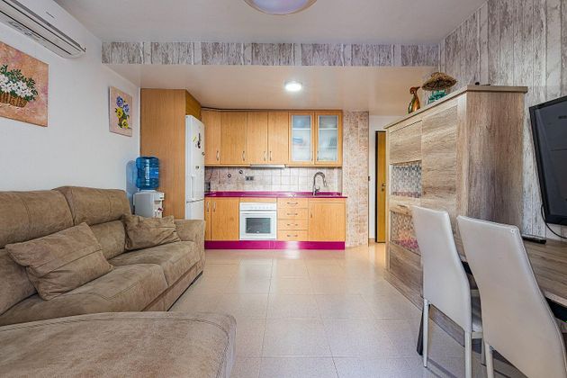 Foto 2 de Piso en venta en avenida Tierno Galván de 2 habitaciones con terraza y piscina