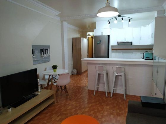 Foto 2 de Alquiler de piso en El Cabanyal- El Canyamelar de 1 habitación con terraza y muebles