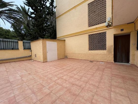 Foto 2 de Casa en venda a calle Burgos de 3 habitacions amb jardí