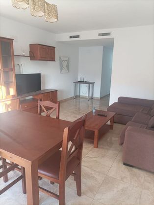Foto 1 de Piso en venta en Melilla de 2 habitaciones con garaje y muebles