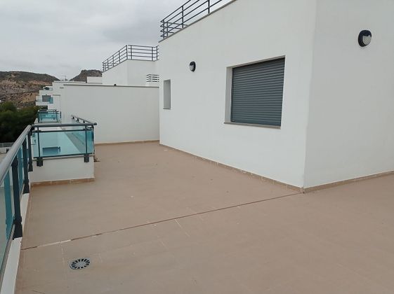 Foto 2 de Ático en venta en calle Cmurillo de 2 habitaciones con terraza y piscina