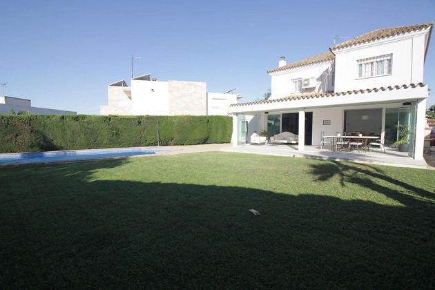 Foto 2 de Xalet en venda a Simon Verde de 6 habitacions amb piscina i jardí