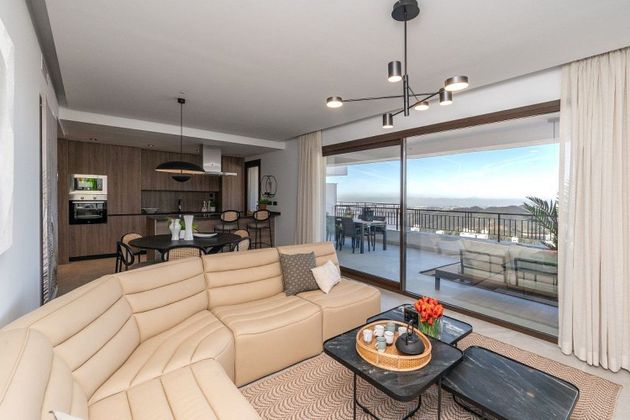 Foto 2 de Venta de ático en Istán de 3 habitaciones con terraza y piscina