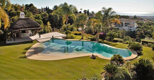 Foto 1 de Venta de chalet en Benahavís de 7 habitaciones con terraza y piscina
