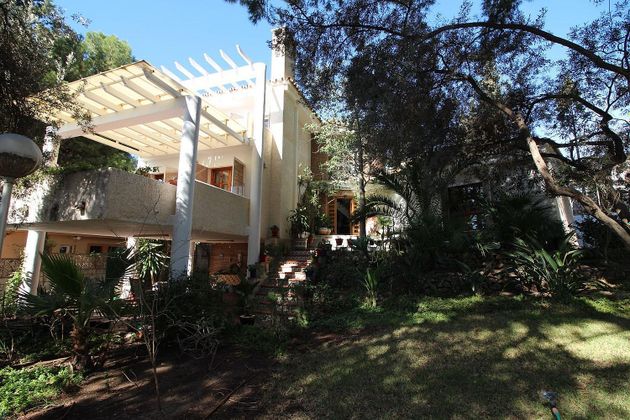 Foto 1 de Venta de chalet en Pinares de San Antón de 4 habitaciones con terraza y jardín