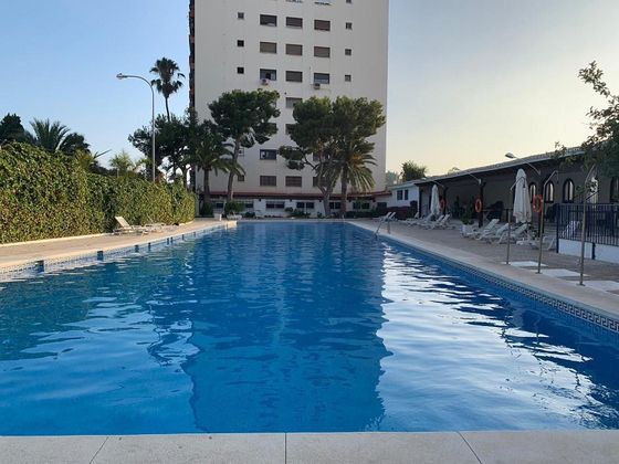 Foto 2 de Alquiler de piso en El Candado - El Palo de 2 habitaciones con terraza y piscina