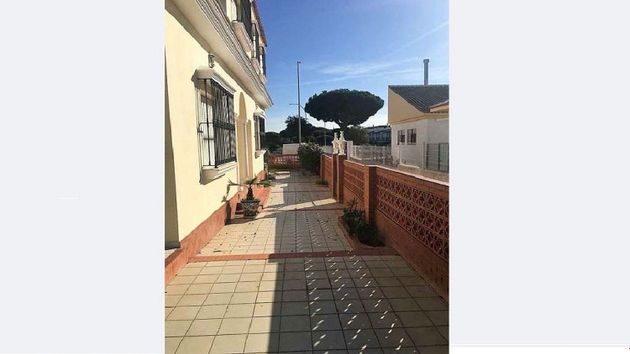 Foto 2 de Venta de chalet en Moguer de 6 habitaciones con terraza y balcón